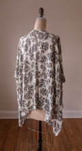 Load image into Gallery viewer, Daydream Bloom Kimono