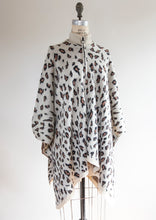 Load image into Gallery viewer, Leopard Zip Poncho