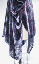 Load image into Gallery viewer, Velvet Midnight Kimono